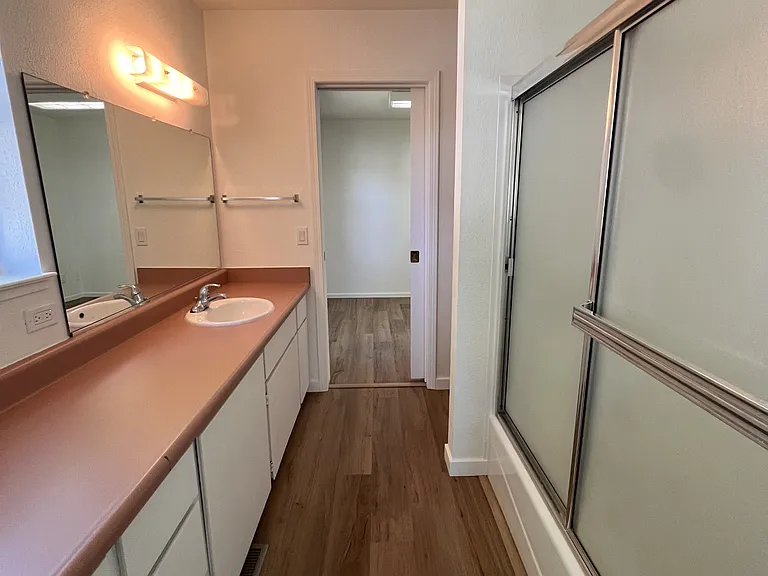 503 1/2 S Auburn St — Photo 16