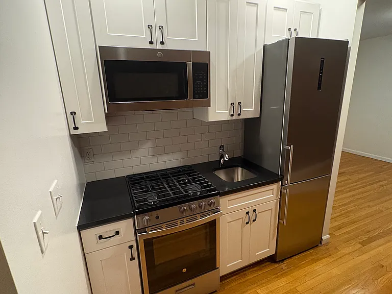 444 E 81st St #19 — Photo 2