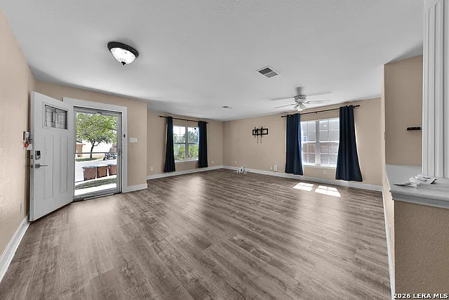 4 bed, 2.5 bath, 2809 sqft, $2,200 — Photo 3