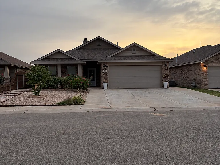 13716 Sherman Ave — Photo 1