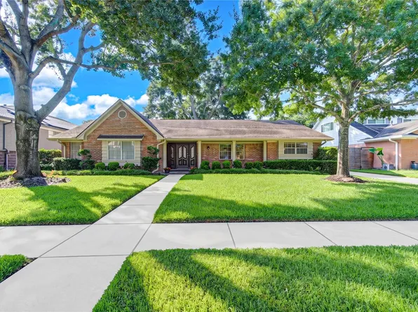 5107 Queensloch Dr, Houston, TX 77096