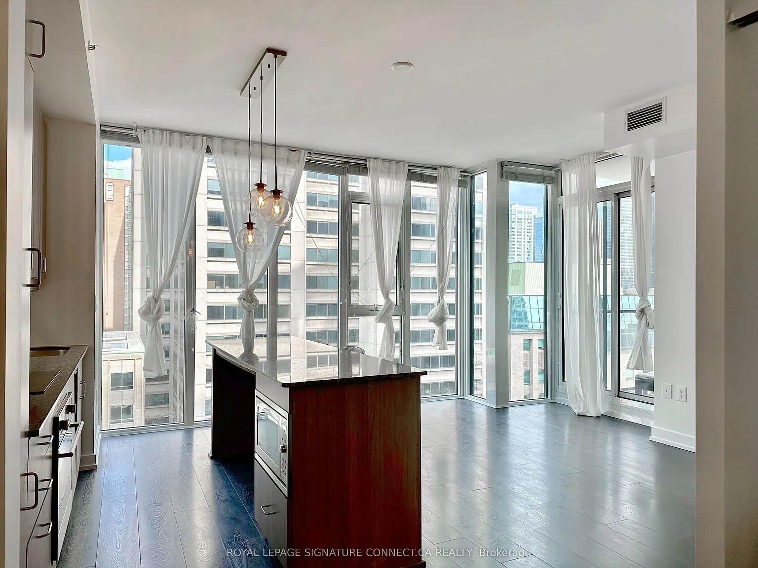 426 University Ave — Photo 4