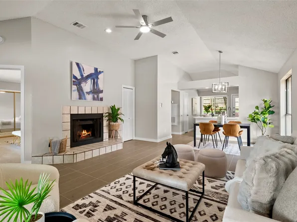 1017 Stableway Ln, Bedford, TX 76022