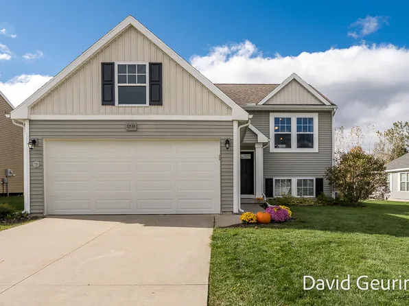 6533 Moss Lake Dr, Hudsonville, MI 49426