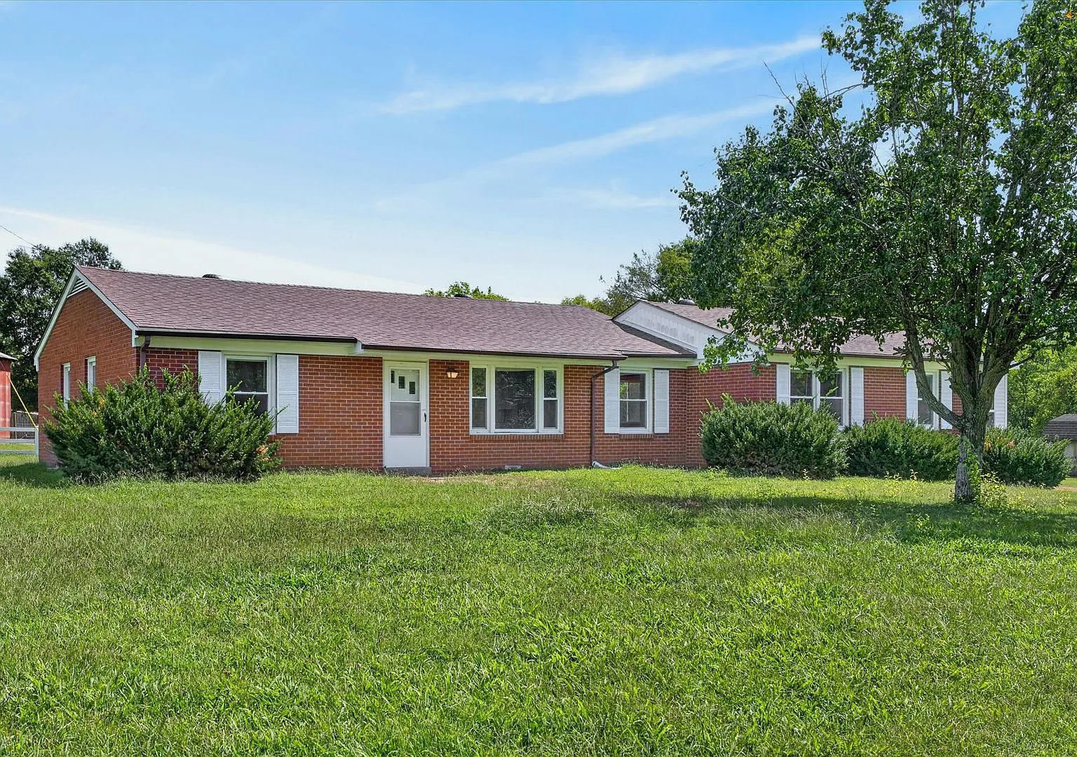 Country Rental on Approximately 1.9 Acres With 4 Bedrooms! — Photo 3