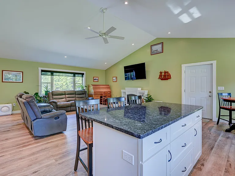 419 Winter Rd — Photo 10