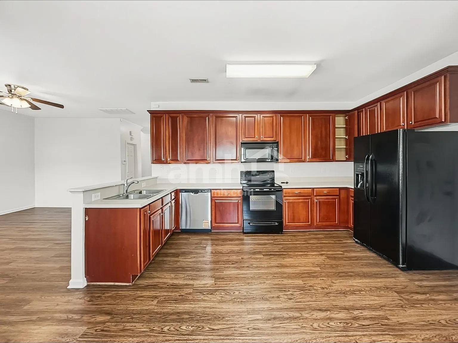 4 bed, 2.5 bath, 1848 sqft, $2,115 — Photo 4