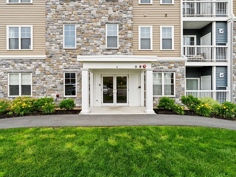 4 Stratton Dr #408 — Photo 23