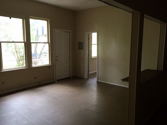 4th image of 125 Glenwood Ct APT 2