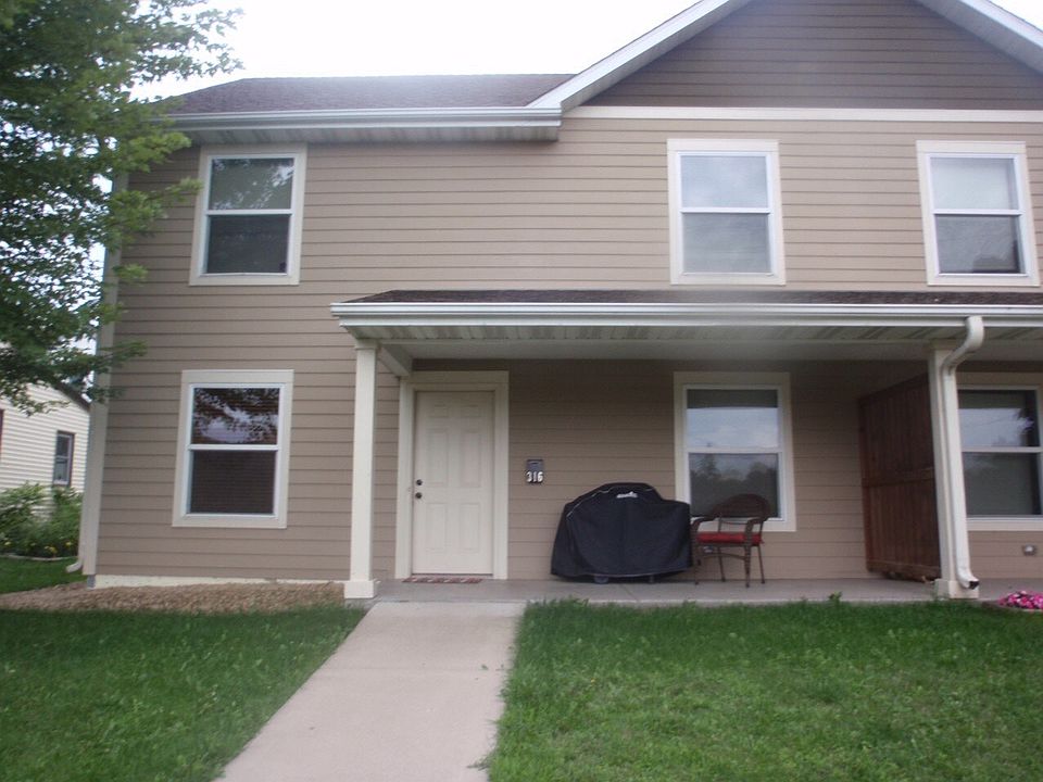 1st image of 316 7th St E