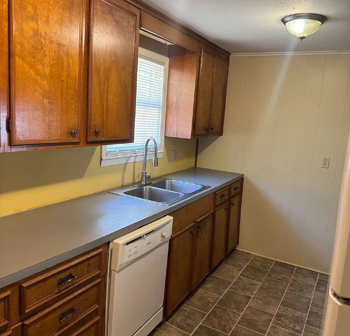 2 bed, 1.0 bath, 1011 sqft, $875 — Photo 2