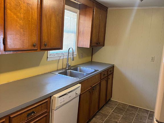 2nd image of 1111 Ross Ave