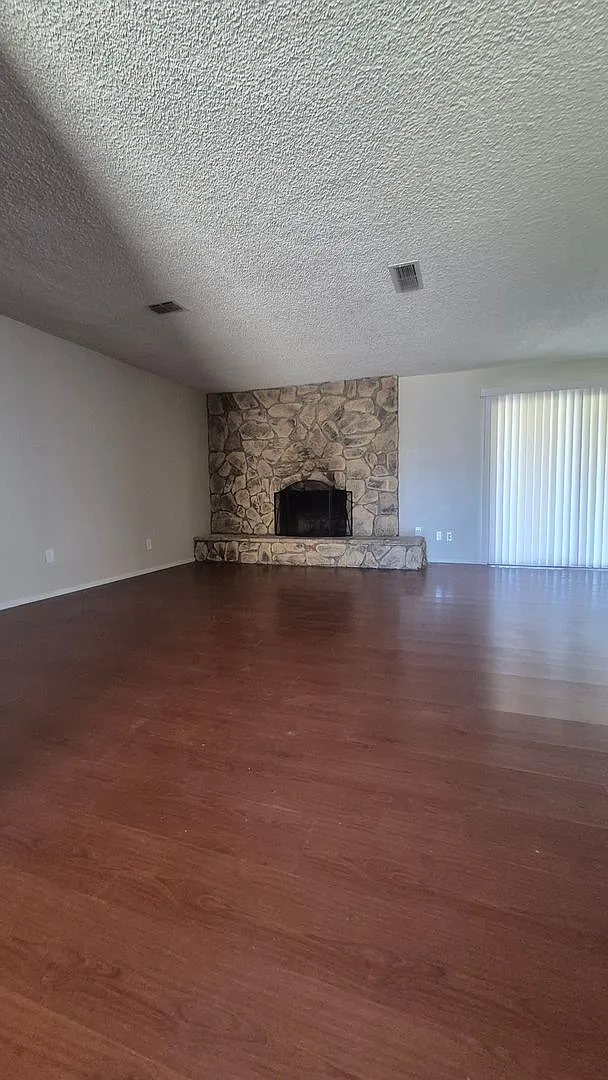 Spacious Single Story 3BD 2BA Home, 2-Car Garage, Huge Backyard, Washer/Dryer Hook-Ups — Photo 4