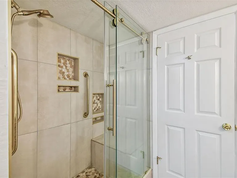 100 Oakmont Ln #106 — Photo 41