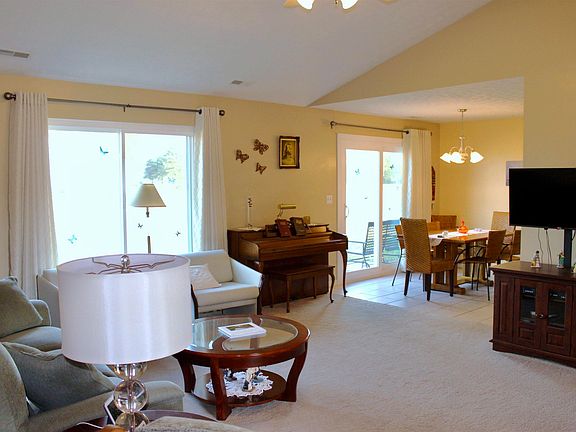 5th image of 608 Marquis Cir