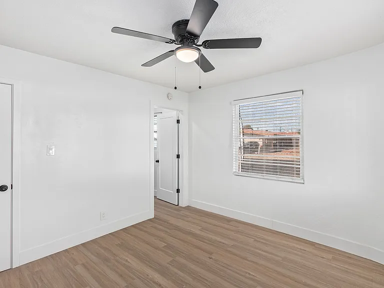 498 N Arizona Ave #5 — Photo 16