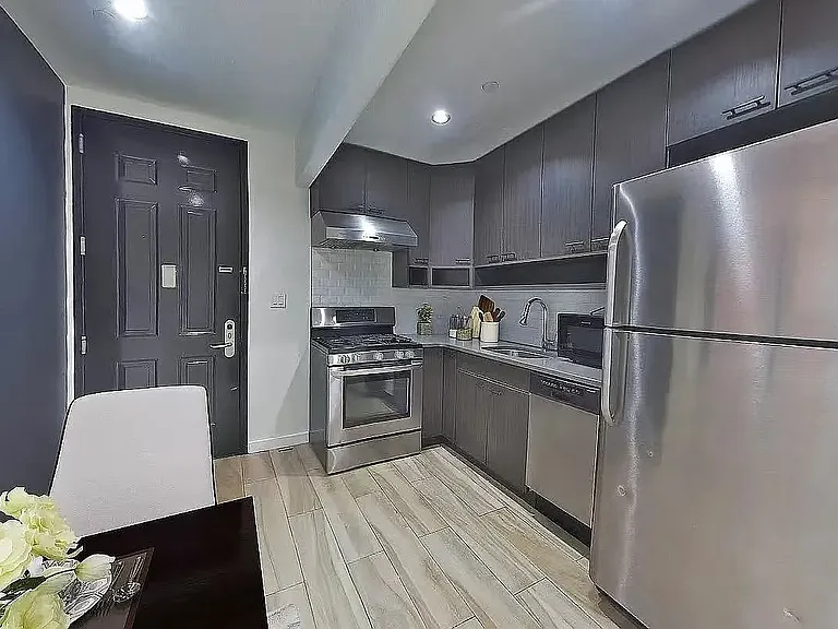 324 Grand St #6A — Photo 11