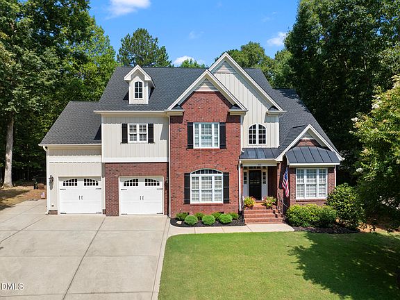 3rd image of 212 Middlecrest Way