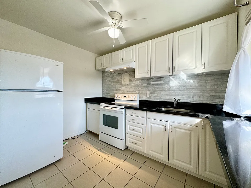 2696 Lake Shore Blvd W #5