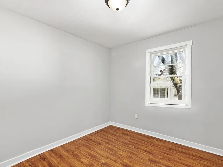124 S 6th St — Photo 12