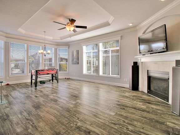 5th image of 529 Chateau La Salle Dr