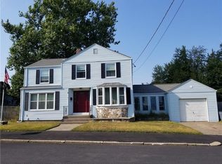 6 Hutchinson Ave, Pawtucket, RI 02861