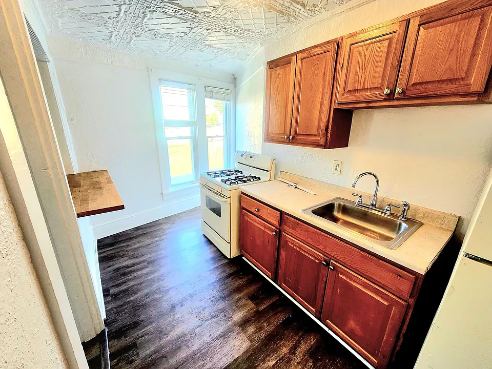 102 Center Ave