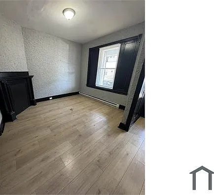 3 bed, 1000 sqft, $1,475 — Photo 1