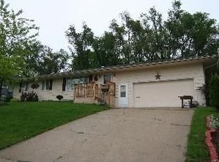 562 S Locust St, Colfax, IA 50054