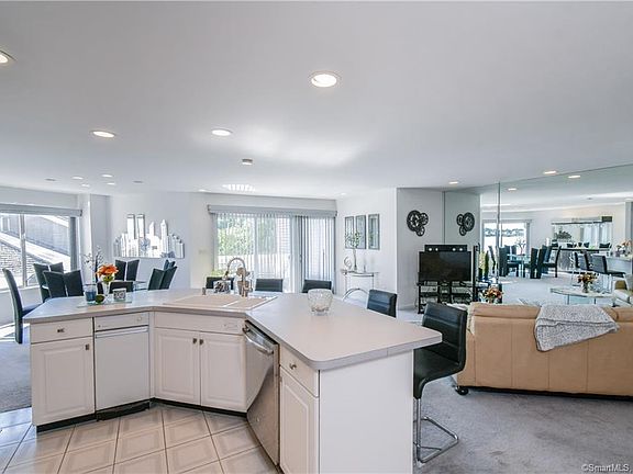 4th image of 34 Harbour Close #34