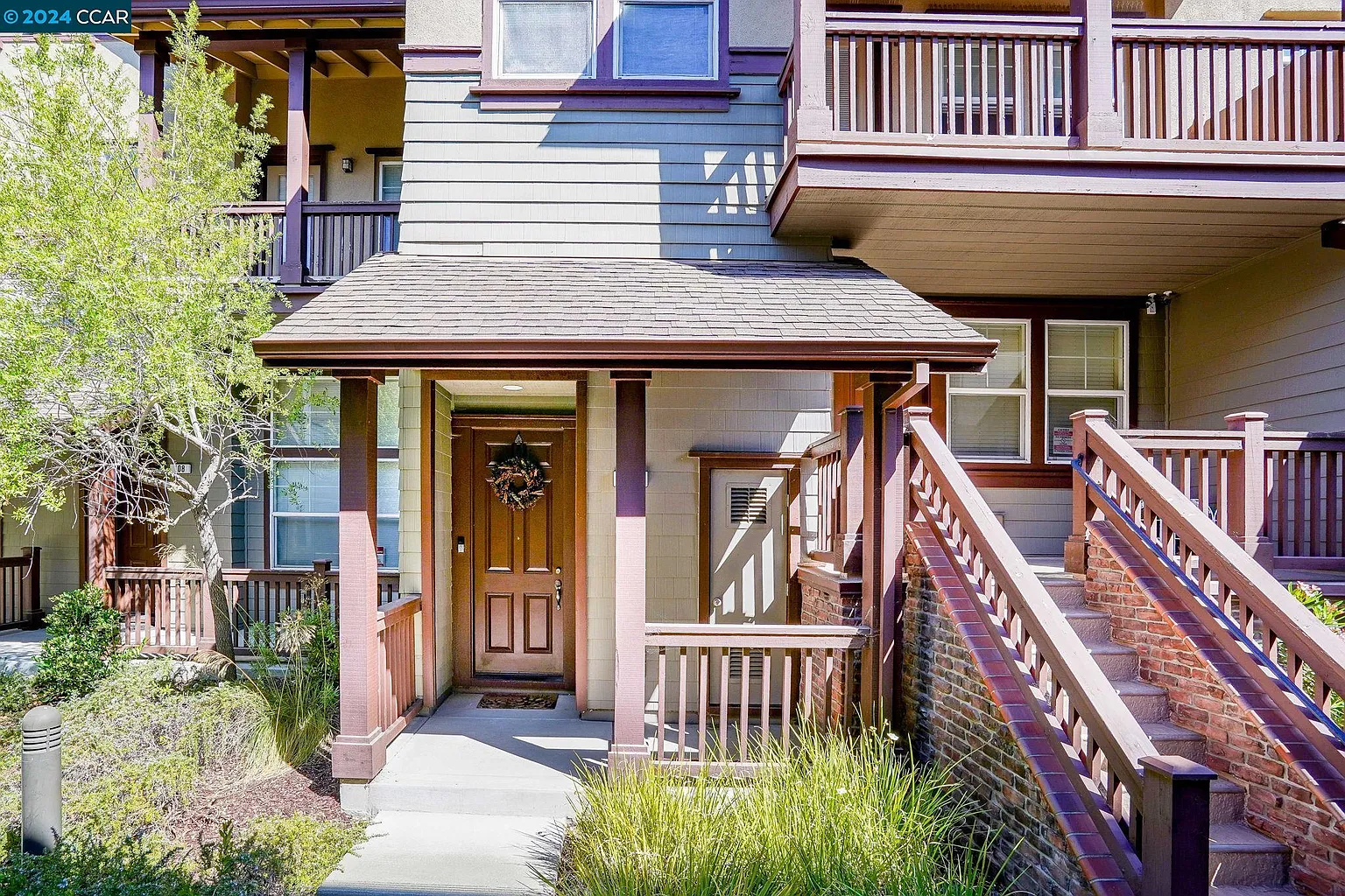 110 Serra Way photo 1