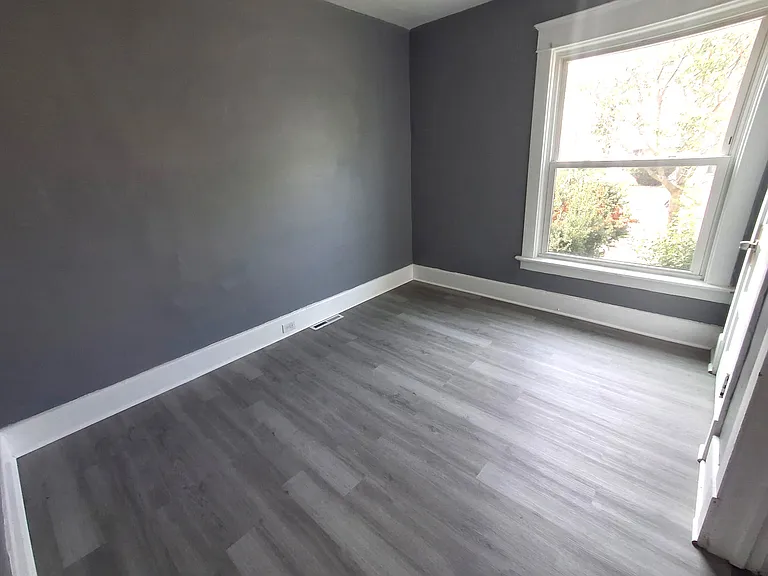 543 E 14th St #1 — Photo 11