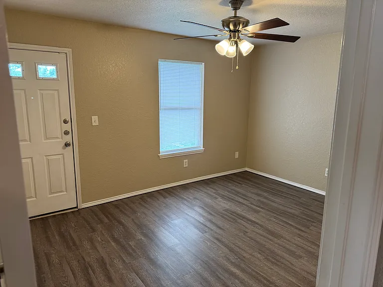 8146 Marydean Ave — Photo 9