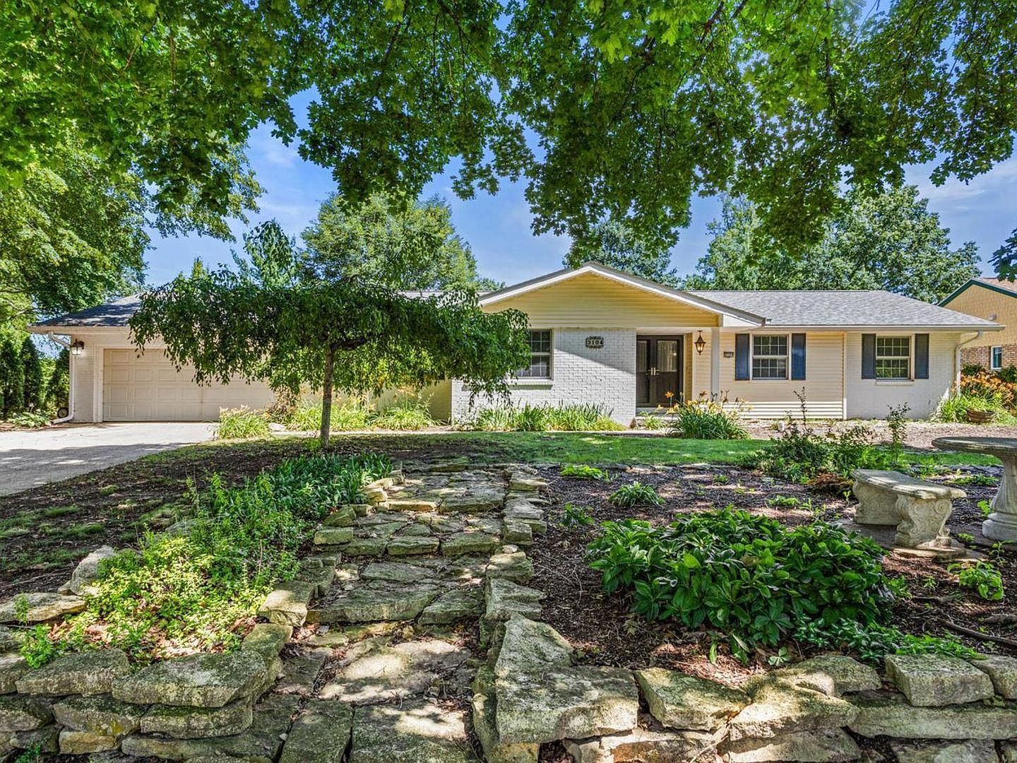 おおしろ 3104 Valley Brook Dr, Champaign, IL 61822 | MLS #12685349 | Zillow
