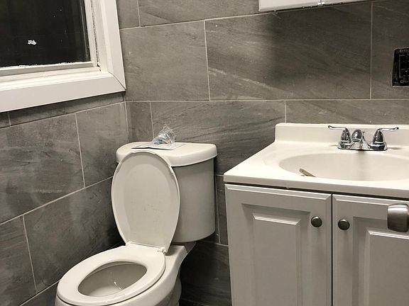 2nd image of 1354 Clay Ave #2