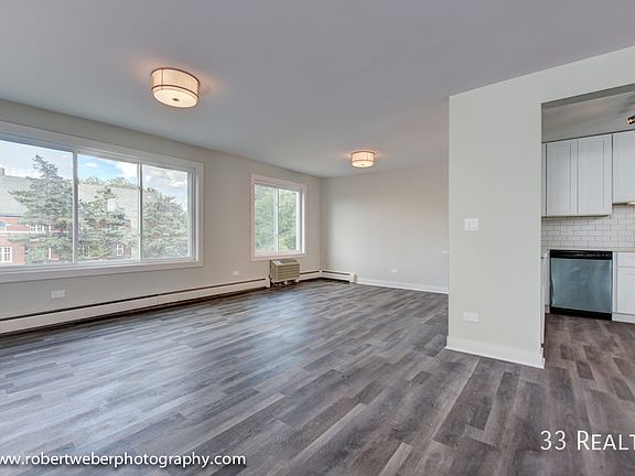 3rd image of 800 W Graceland Ave #202