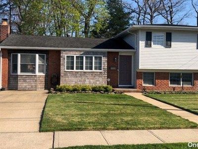 19 Linda Lane, North Babylon, NY, 11703