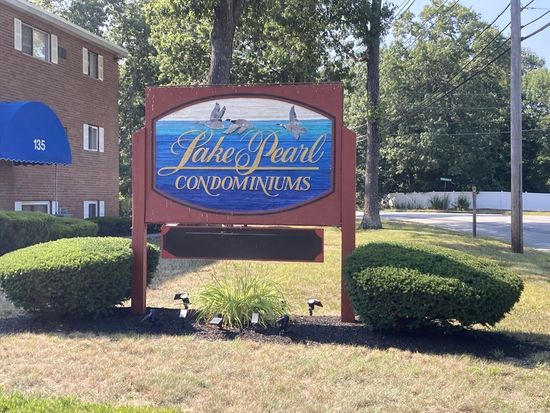 131 Creek St APT 9, Wrentham, MA 02093