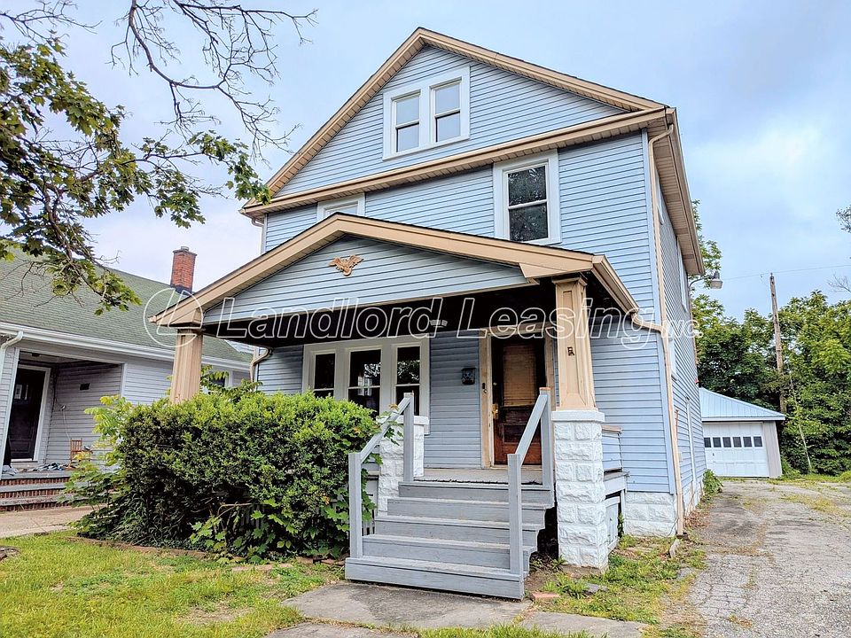 1st image of 223 E 15th St