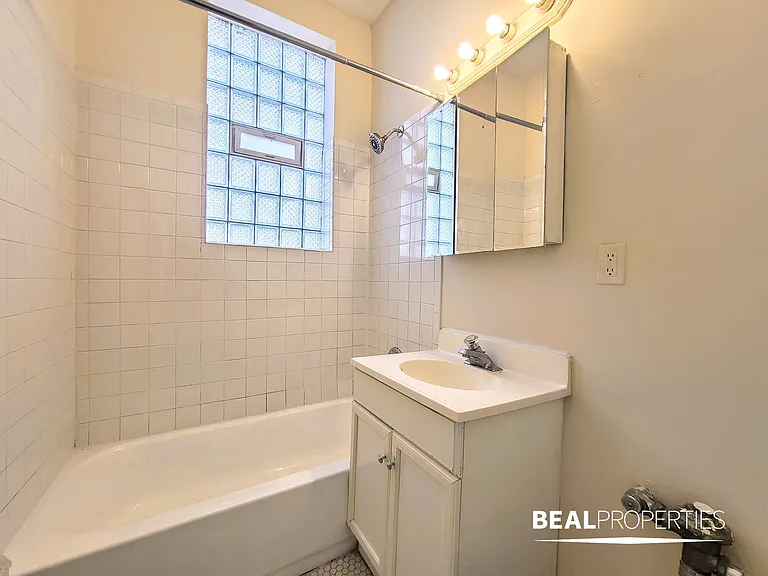 1050 West George St — Photo 17