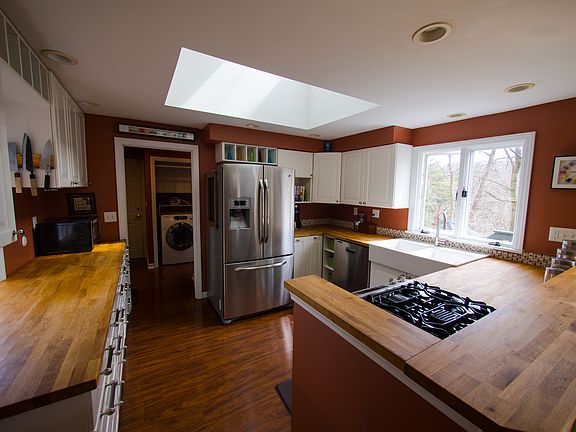4th image of 3000 Hartswood Dr