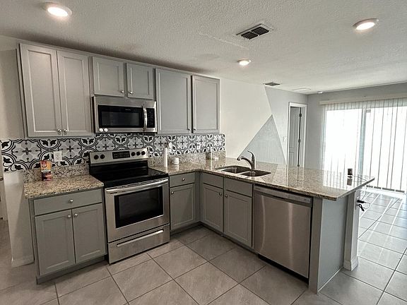 3rd image of 112 Fordham St