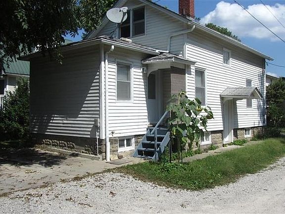 Driveway side of house picture #2