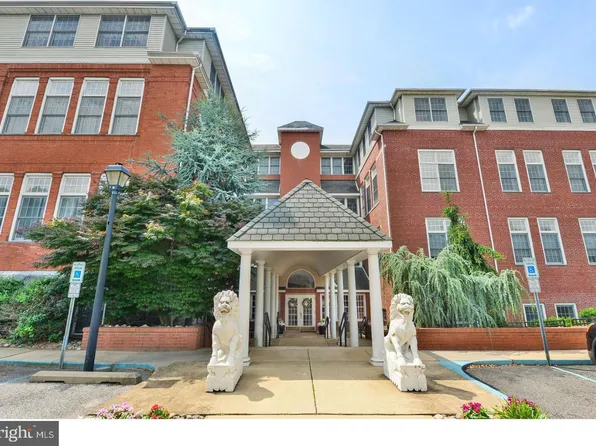 100 Aura Rd APT 305, Clayton, NJ 08312