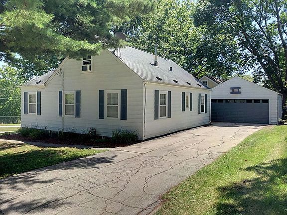 2C Garage+Off Street Parking