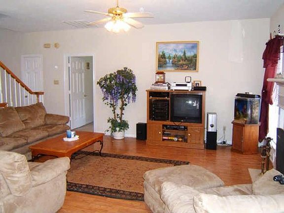 5th image of 127 Hidden Lake Dr