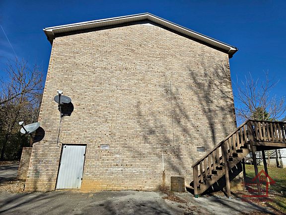3rd image of 402 Peek Dr APT 4