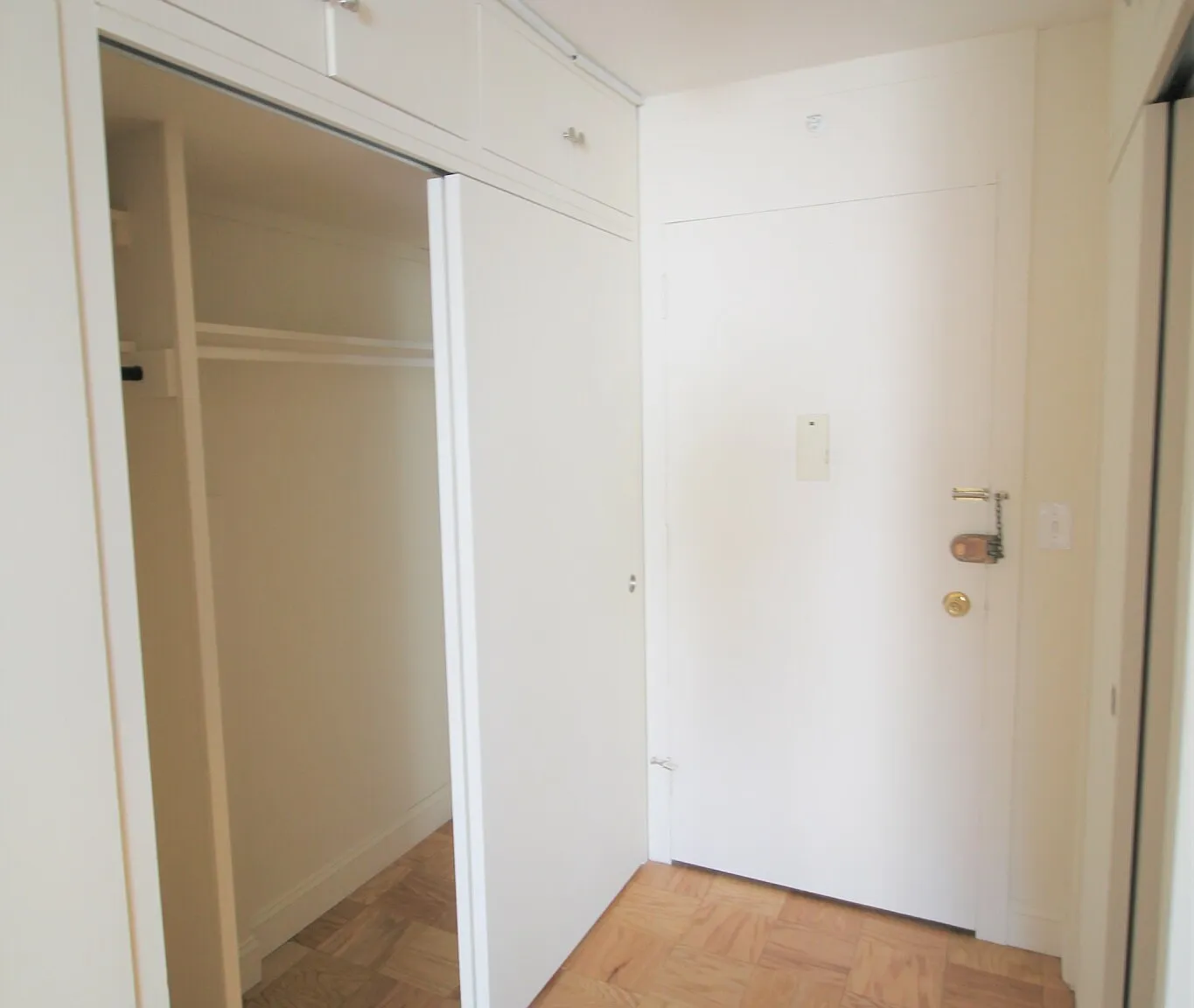 1 bed, 1.0 bath, 758 sqft, $3,300 — Photo 1