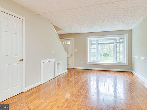 5th image of 142 S Virginia Ave #30