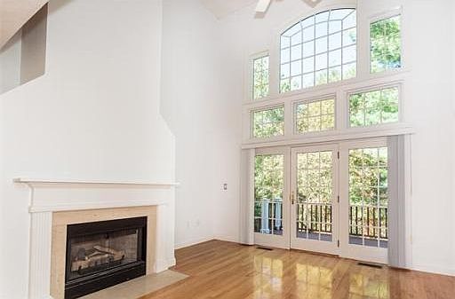 5th image of 410 Salem St APT 405